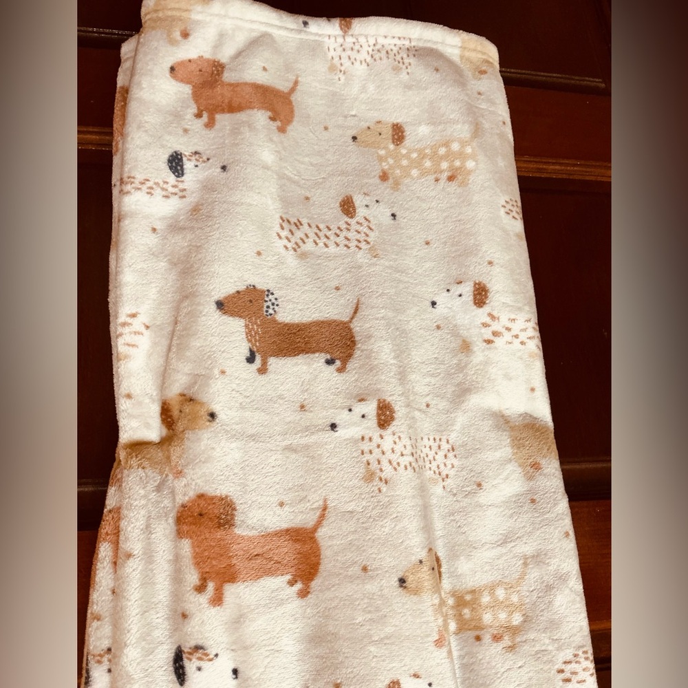 Multi Dachshund throw / blanket 50”x70” colors for all seasons use - Picture 11 of 11